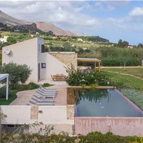 4 bedroom villa with infinity pool, Alcamo, sleeps 6-8